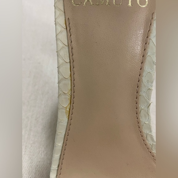 Gorgeous two tone Vince Camuto heels - Picture 12 of 15